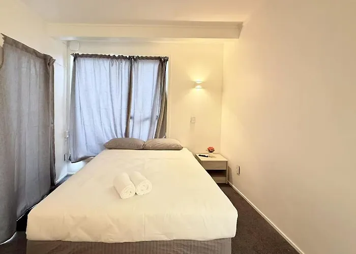 Hotel Unit 8 Fenton Sumner *